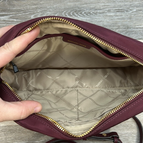 Michael Kors NWOT Burgundy Crossbody Bag with u branded wallet - Picture 4 of 11